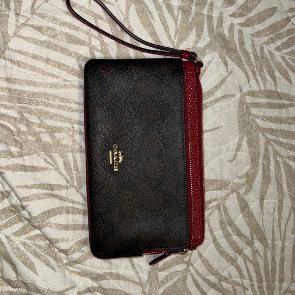 Coach wristlet- two tone. Credit card slots - Picture 5 of 5